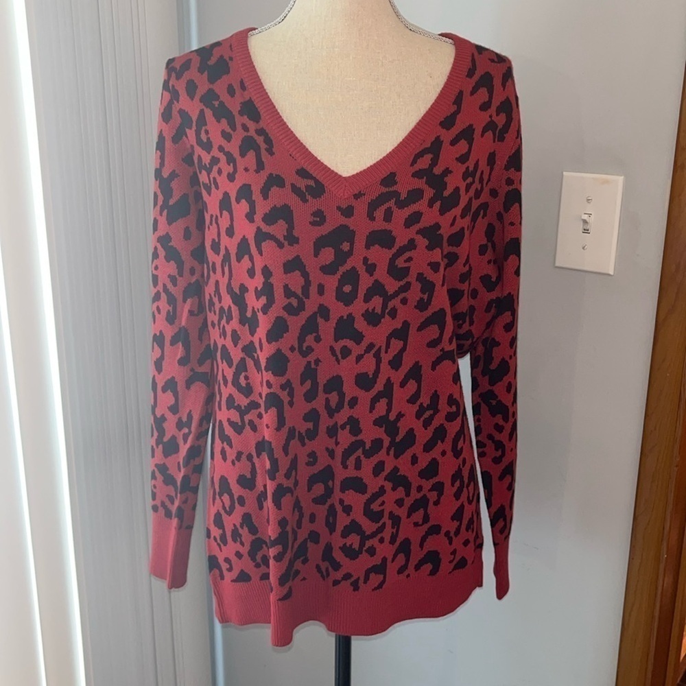New York & Company Essential V-Neck Sweater - Leopard-Print size XL. NWOT